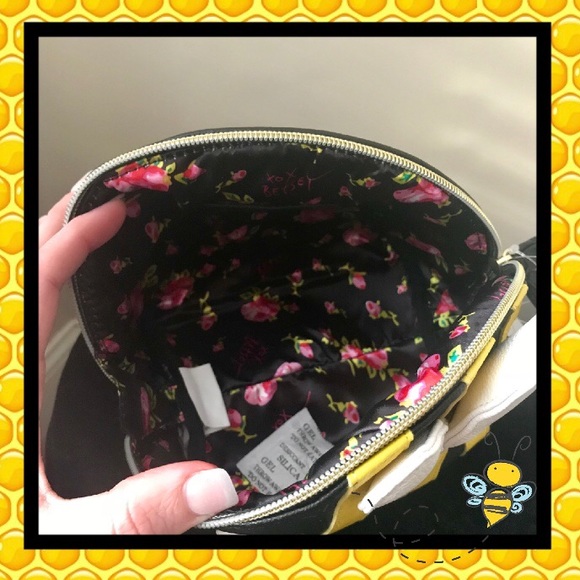 Betsey Johnson Bee Cosmetic Makeup Case - Picture 5 of 7